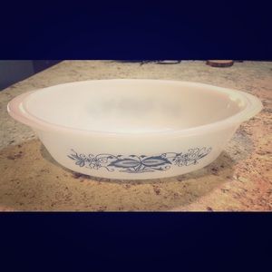 Glasbake J235 Blue Onion Oval 1qt Casserole Dish